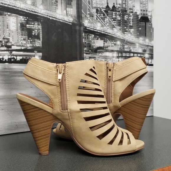 Womens Tan Buckle Bootie SZ 6 - Picture 3 of 4